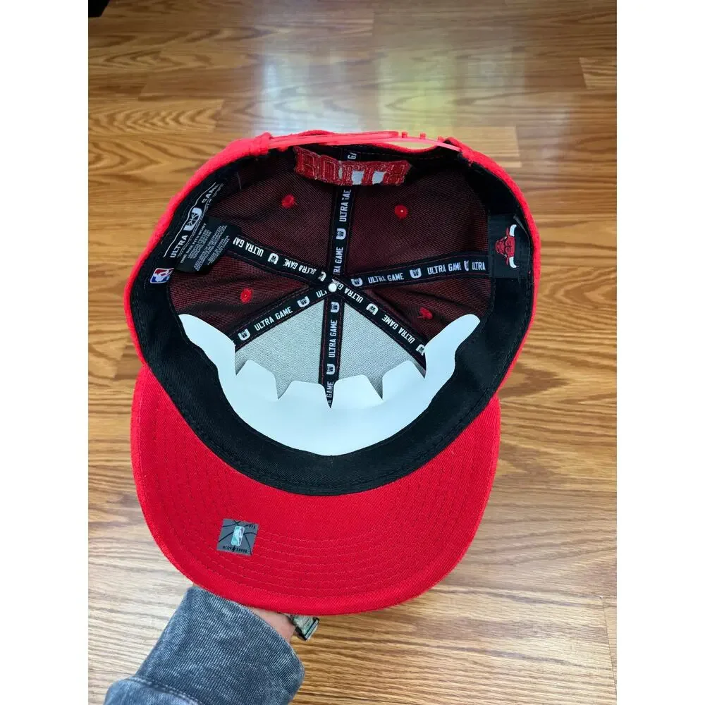 Ultra Game Chicago Bulls NBA Red Suede SnapBack Hat NWT